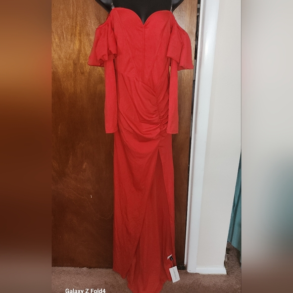 Elegant Strapless Red Dress - Picture 2 of 6